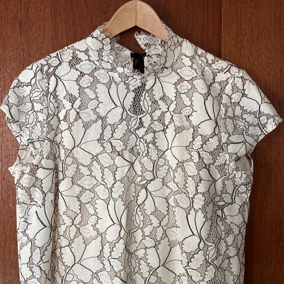 H&M lace knee high cap sleeve dress w/ back black velvet bowtie. Size 12. - Picture 2 of 10